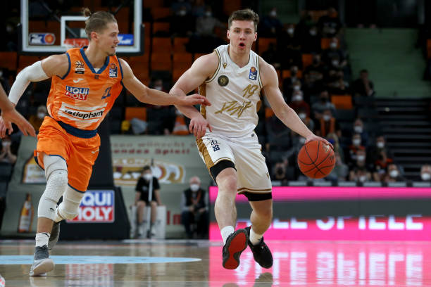 主教练在赛 主教练在赛